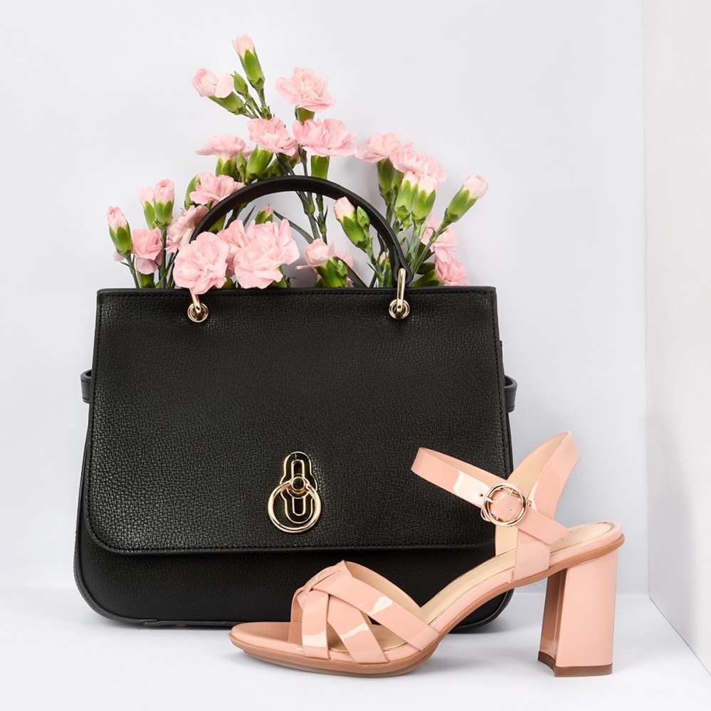 The Secret To Matching Shoe And Handbag Colors To Make Your Outfit Perfect Bí Quyết Phối Màu Giày Và Túi Xách Để Set Đồ Trở Nên Hoàn Hảo